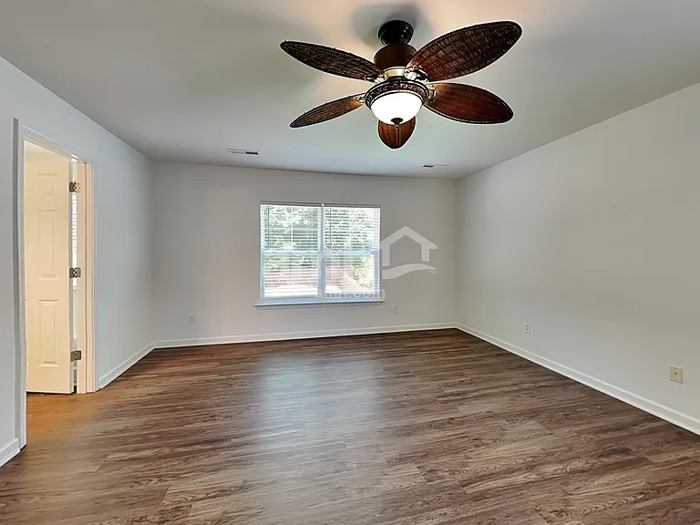 35 Border Ave — Photo 11