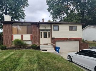 25146 Antler Dr, North Olmsted, OH 44070