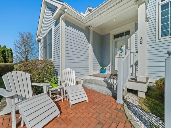 28 Quinns Way, Mashpee, MA 02649