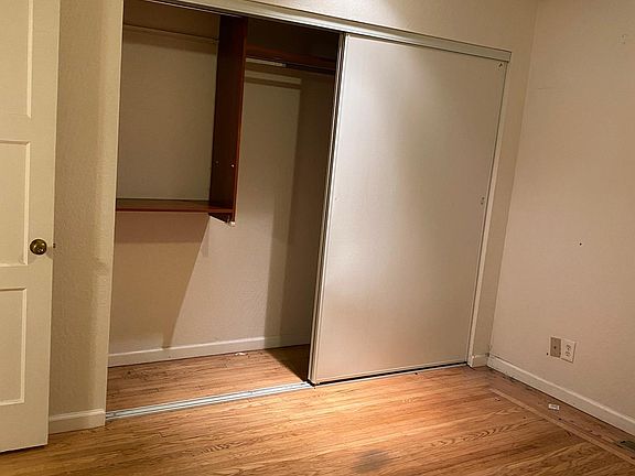 4th image of 1080 Kedith St