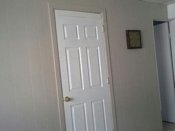 2nd image of 233 Kingsbury Ave #A-b