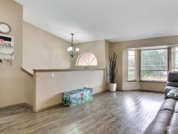 2nd image of 142 Curtis Lane