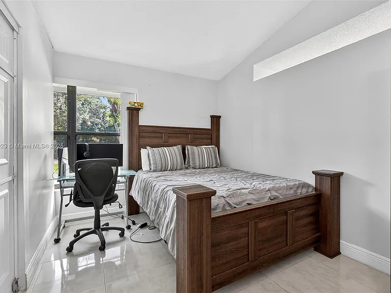 100 Miramar Ave — Photo 18