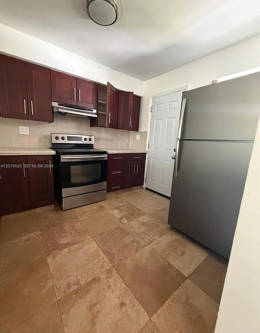 Fourth Horizons Condo — Photo 2