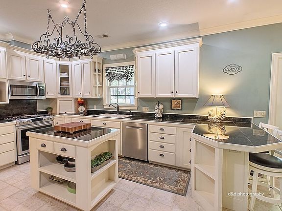 3rd image of 323 Riverlyn Dr