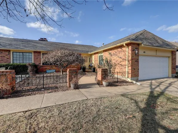 48 Holly Dr, Olathe, KS 66062