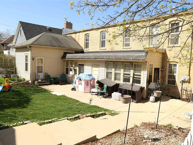 144 N Center Ave — Photo 13