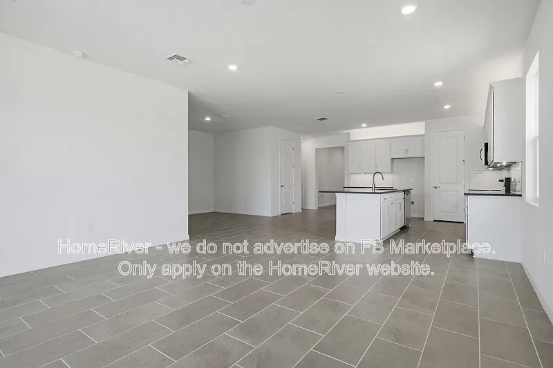4 bed, 2.5 bath, 2249 sqft, $2,375 — Photo 4