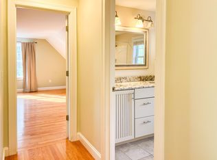 6 Settlers Ln, Hyannis, MA 02601