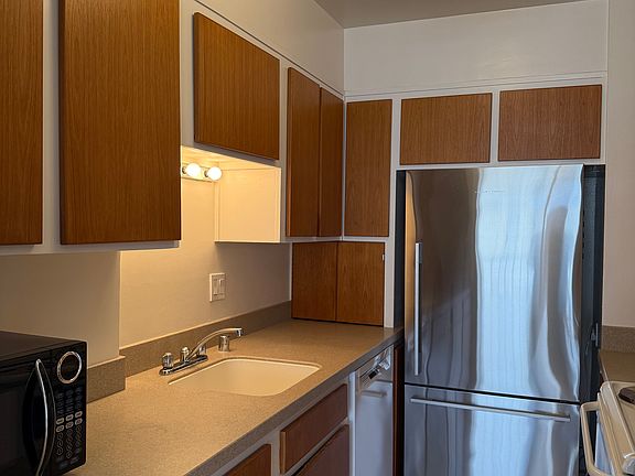 5th image of 2200 Sacramento St APT 704