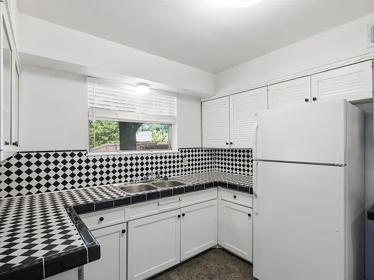 1403 Provincetown Ln — Photo 17