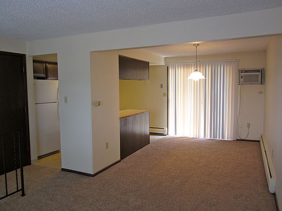 Dining with sliding door to 