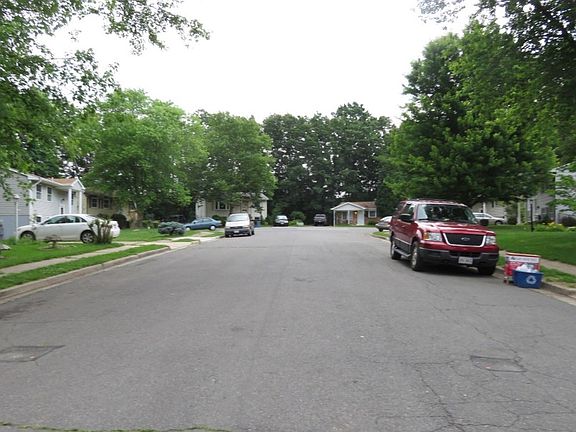 4th image of 4209 Holiday Ct