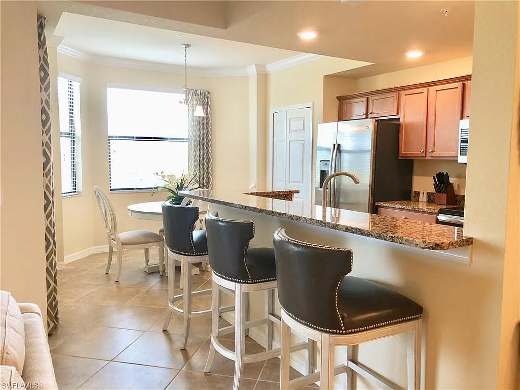 2 bed, 2.0 bath, 1137 sqft, $8,000 — Photo 3