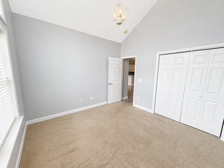 264 Archdale St — Photo 16
