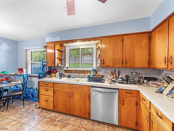 4th image of 344 Rice Ave NE