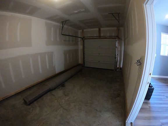4th image of 152 Swindon Dr