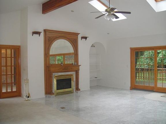 5th image of 13 Clarkwood Dr
