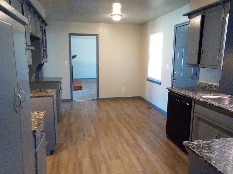 1318 SW 42nd St — Photo 5