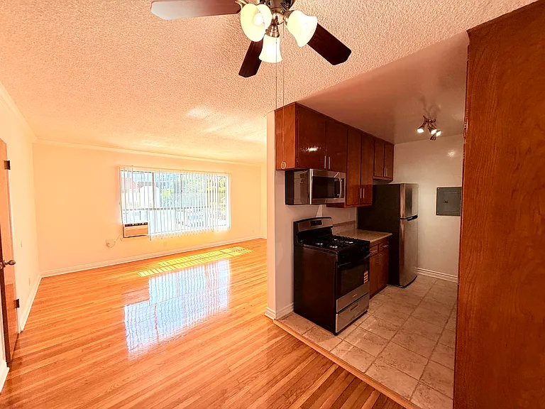956 Wilcox Avenue — Photo 48