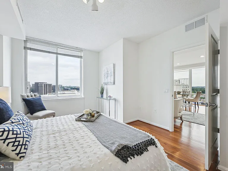 930 Wayne Ave #1205 — Photo 20