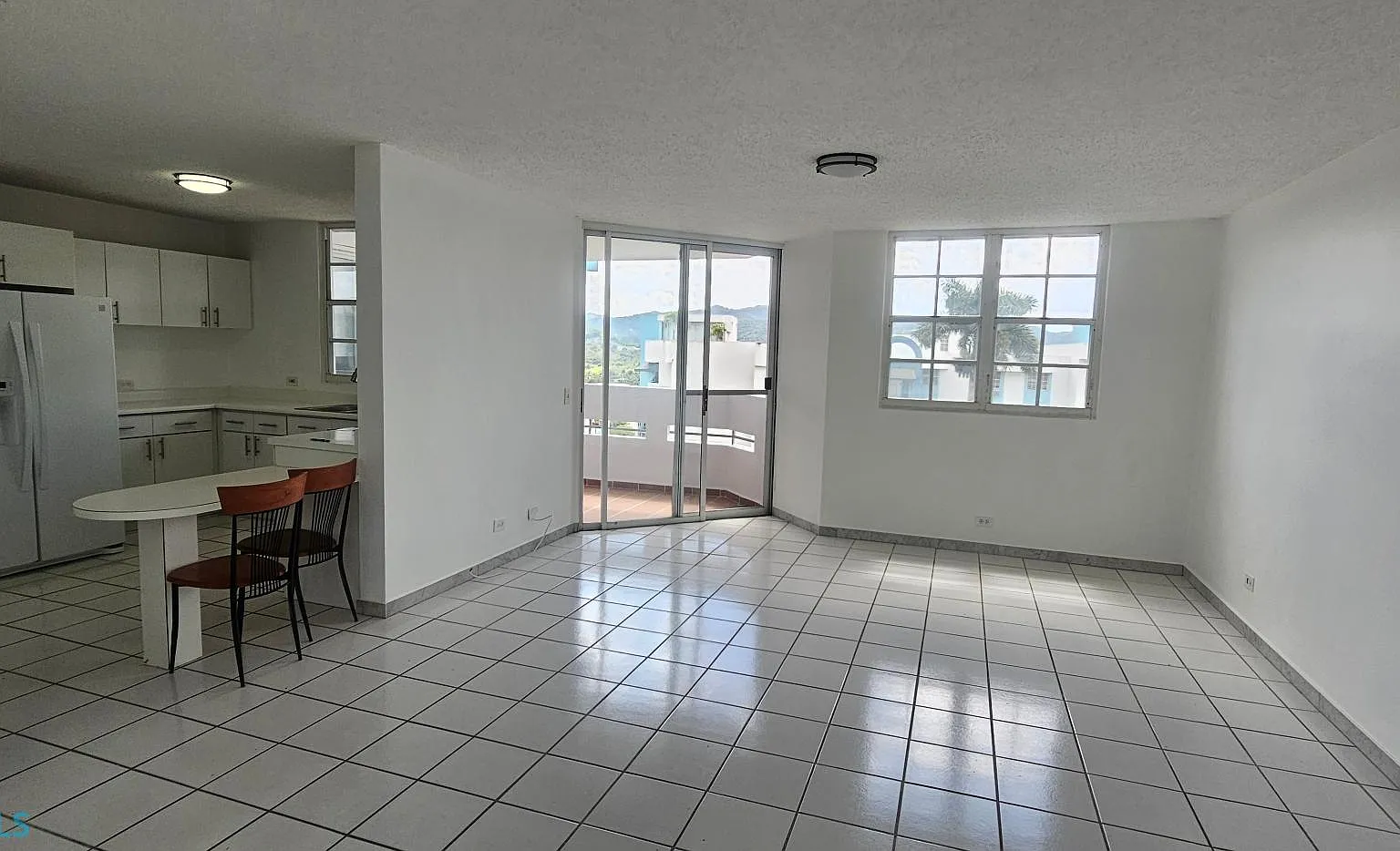 Montecillo Court, Encantada (Condominio) — Photo 3