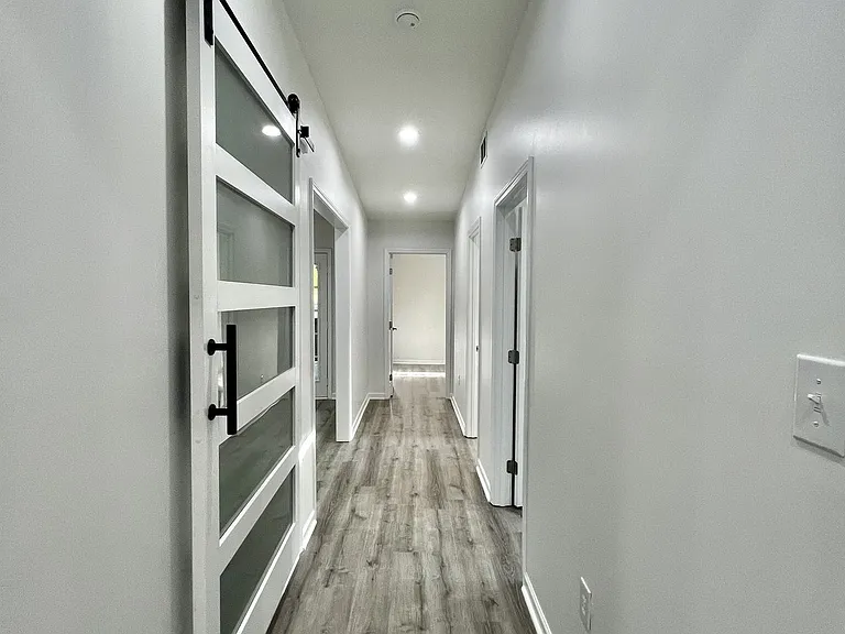 947 Clark St — Photo 13