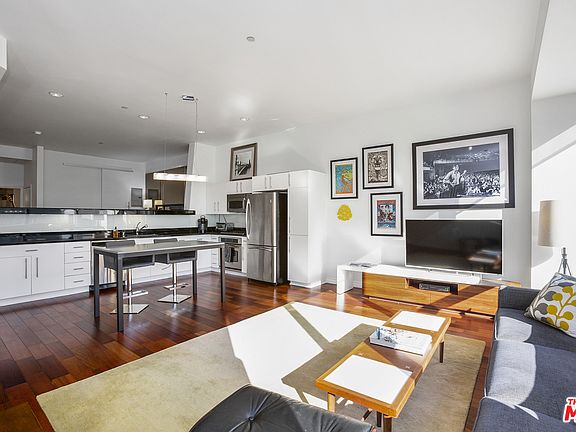 3rd image of 1100 Wilshire Blvd APT 2508