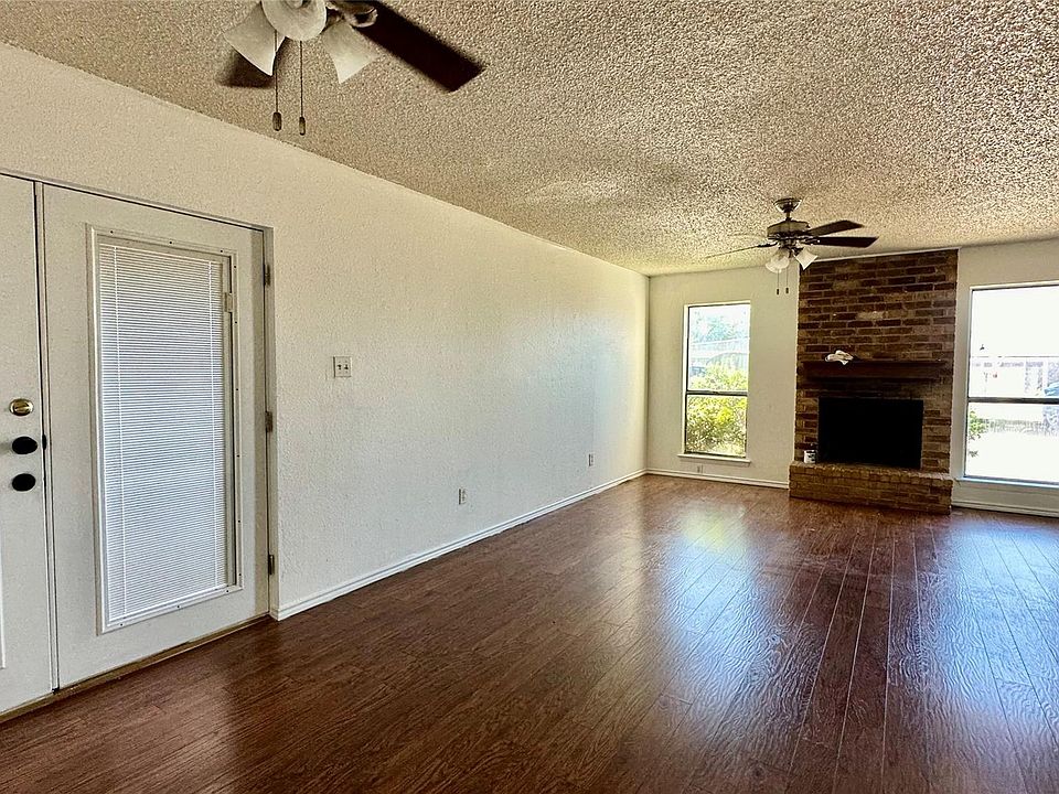 2nd image of 413 Lakeway Dr APT 2