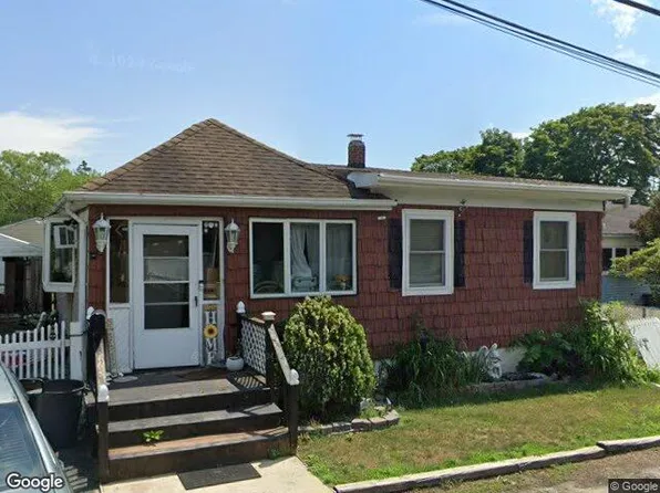 20 E 6th St, Patchogue, NY 11772