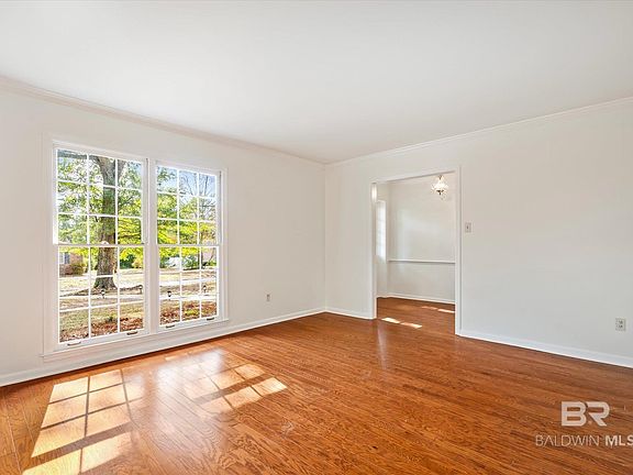 3rd image of 4150 Lake Cir N
