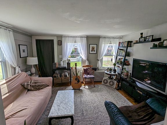 3rd image of 140 Grove St