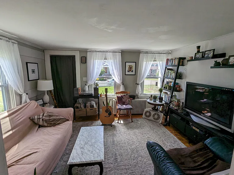 140 Grove St — Photo 2