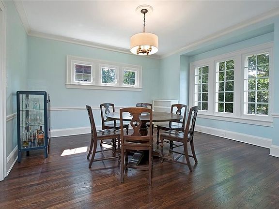 5th image of 3319 Fairmount Blvd