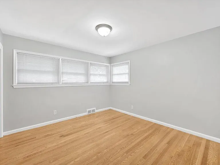 193 Chippewa Rd — Photo 9