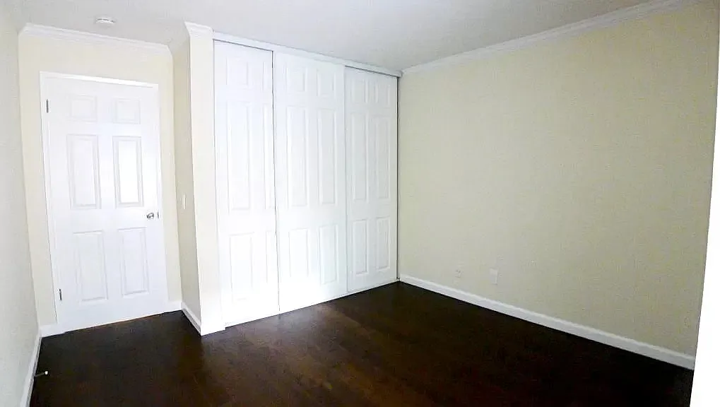 2 bed, 1054 sqft, $3,350 — Photo 4