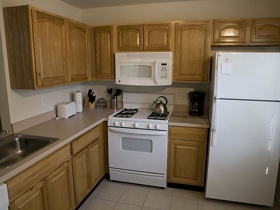 Woodbridge Furnished Rental Kitchen