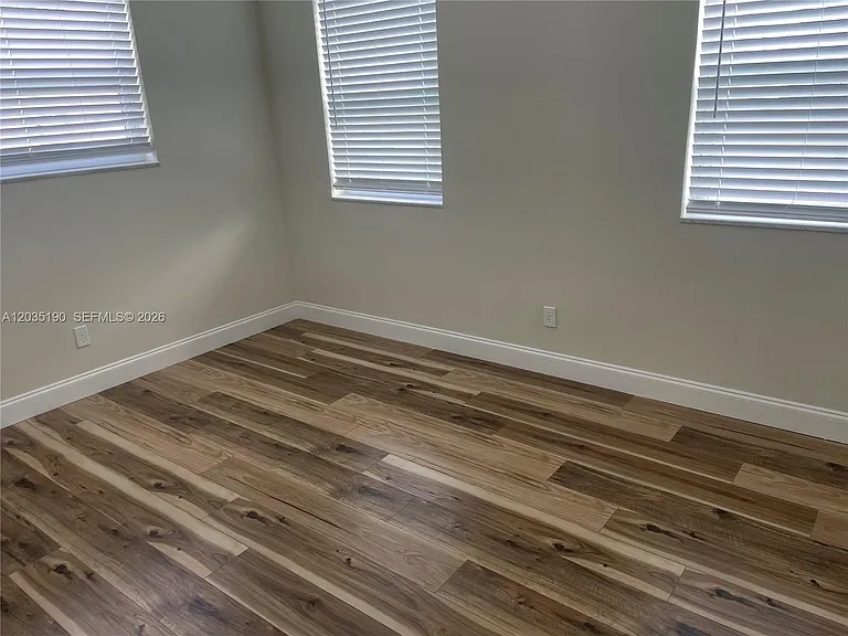 4241 Thomas St — Photo 20