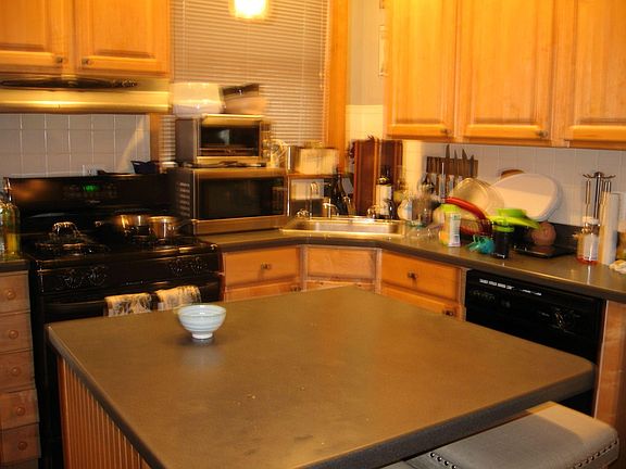 2nd image of 1211 W Cornelia Ave #2