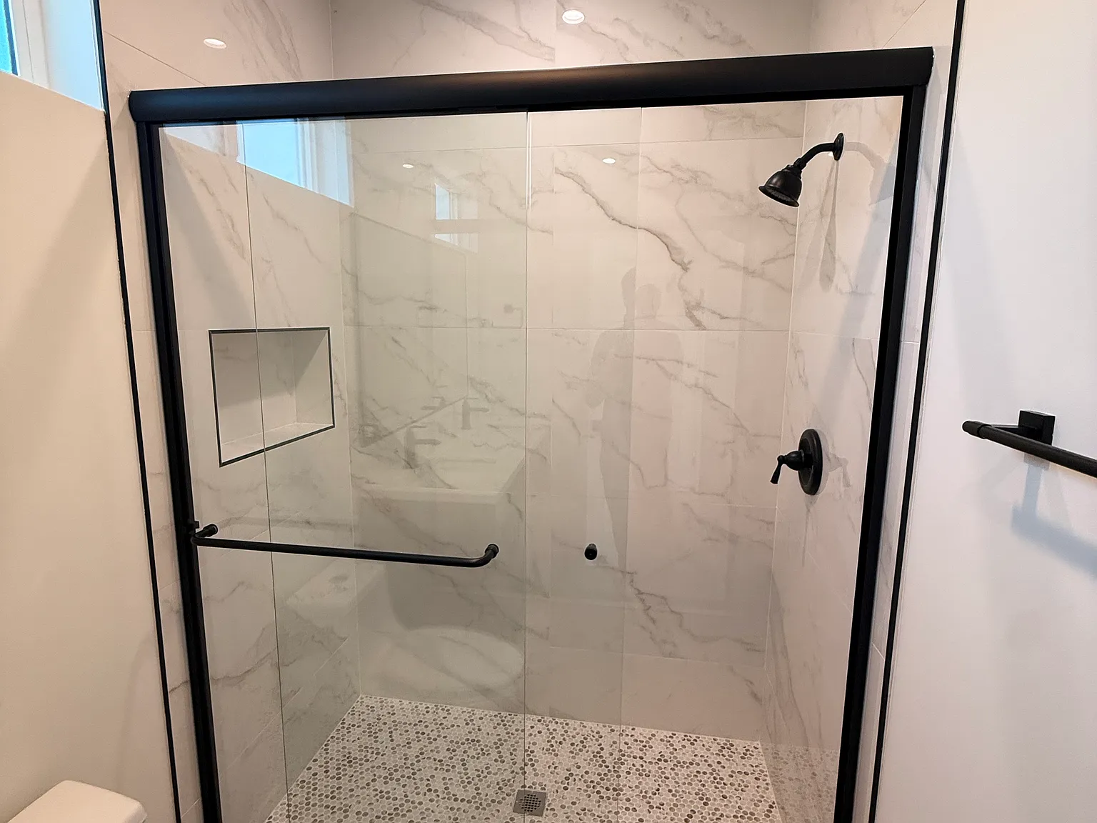 3 bed, 1170 sqft, $4,495 — Photo 4
