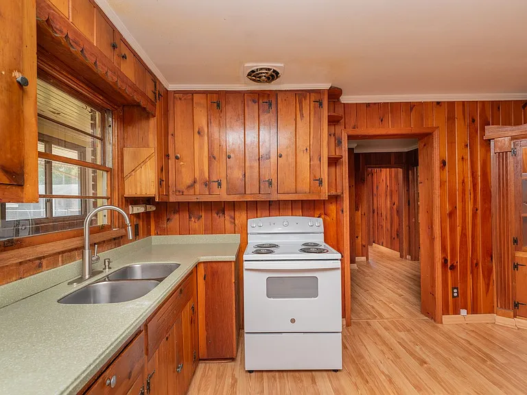 315 Georgia Ave — Photo 13