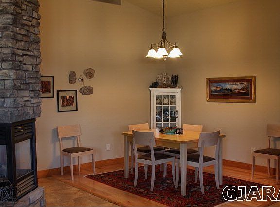 5th image of 834 Shiraz Dr