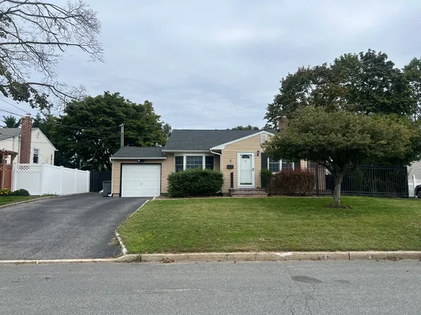 (undisclosed Address), Kings Park, NY 11754