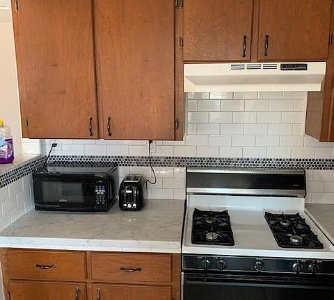 3rd image of 2665 Newton Ave