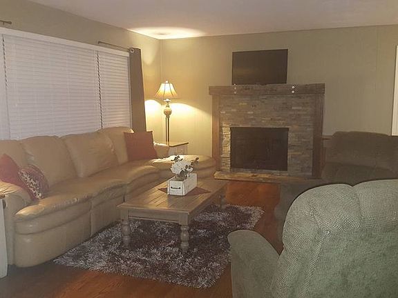 2nd image of 1414 Jeffrey Dr