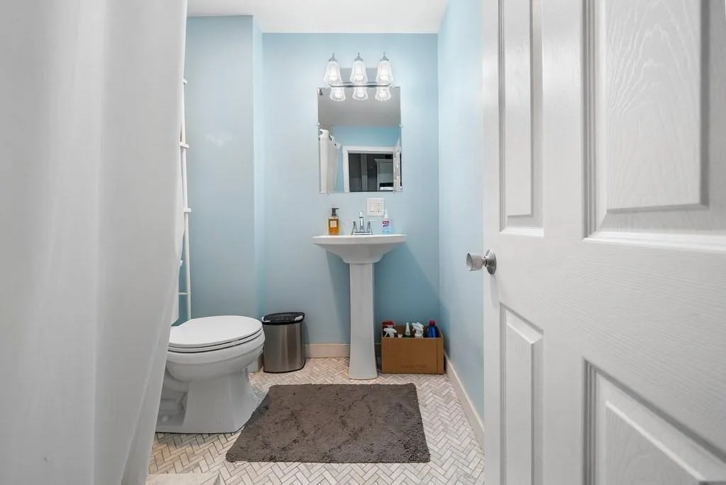 3 bed, 1000 sqft, $3,300 — Photo 3