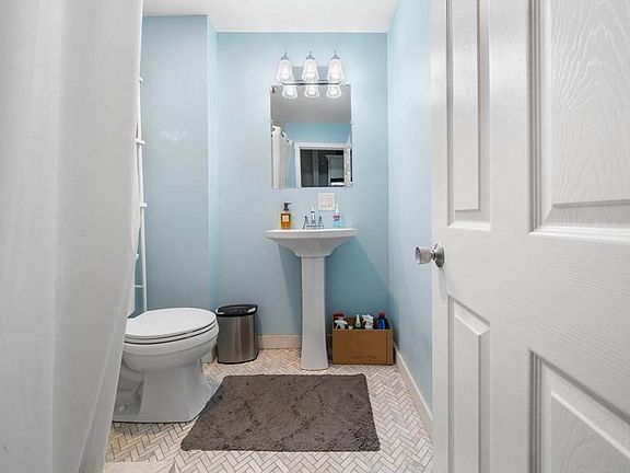 3rd image of 77 Webster St APT 2