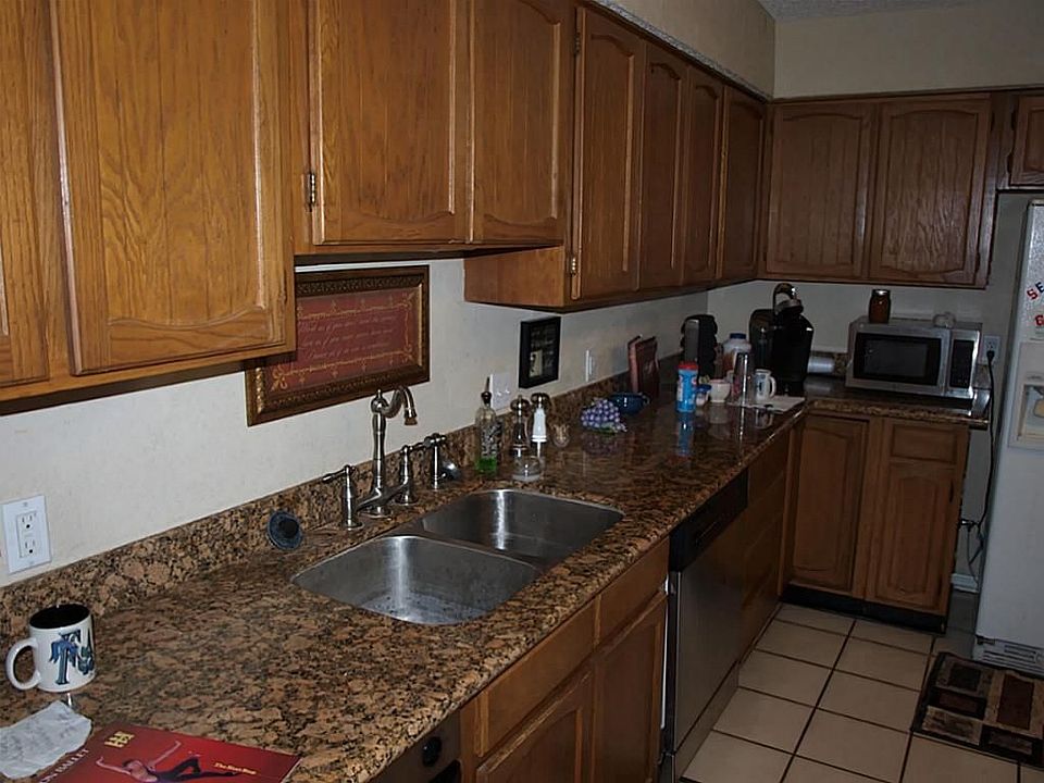 1st image of 18230 Lakeside Ln