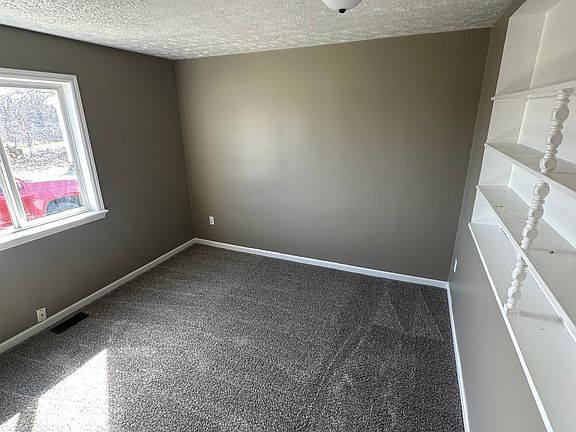 4th image of 6802 Salem Ave