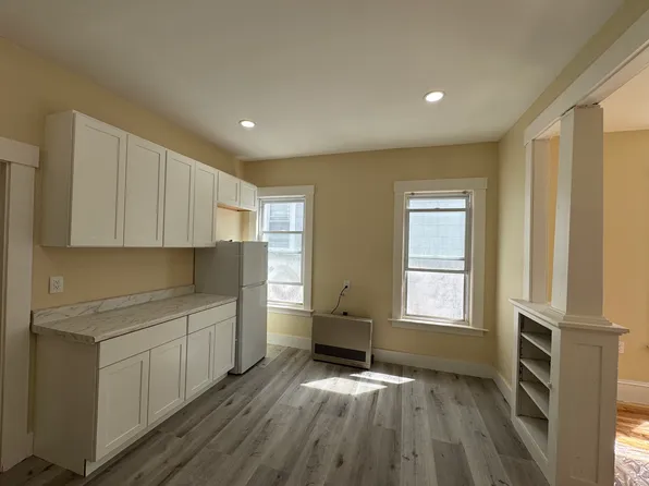 7 Mount Vernon St APT 1, Fitchburg, MA 01420